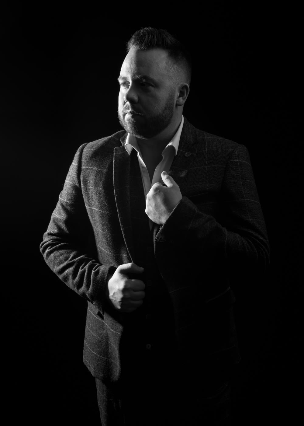 Black-and-white portrait of Andy Flash DJ